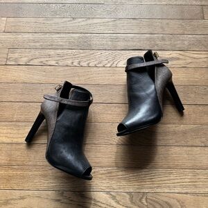 Michael Michael kors Black and grey leather peep toe ankle boots